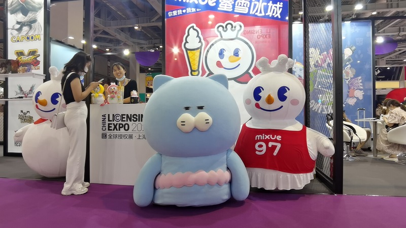 小枕君和雪王相见恨晚 小.jpg