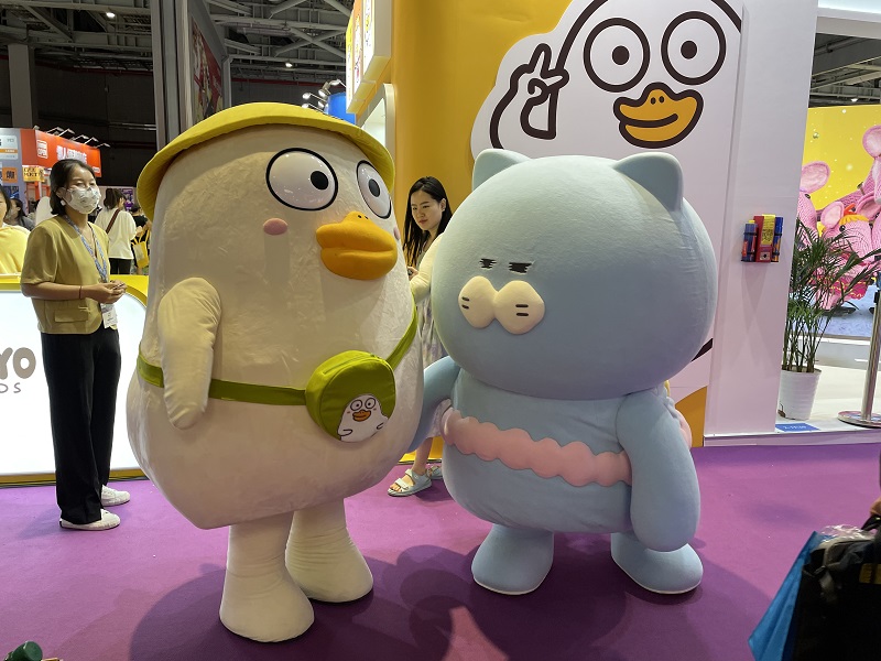 小枕君和小刘鸭相谈甚欢 小.jpg