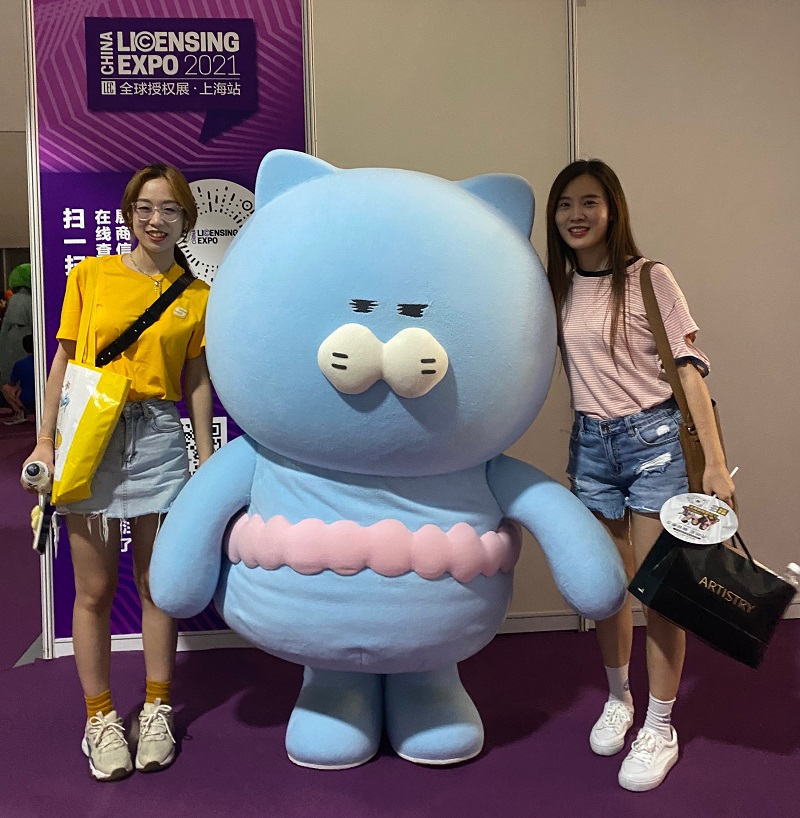 小枕君太受美女欢迎了 小.jpg